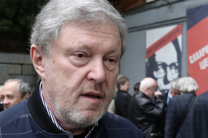 Григорий Явлинский во время прощание с журналистом Владимиром Кара-Мурзой–старшим в Сахаровском центре в Москве, 31 июля 2019 года