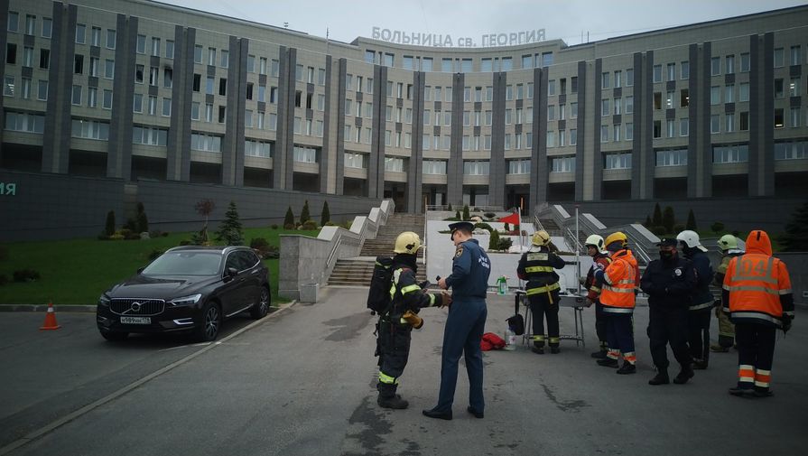 На&nbsp;месте пожара в&nbsp;больнице Святого Георгия в&nbsp;Санкт-Петербурге, 12 мая 2020 года