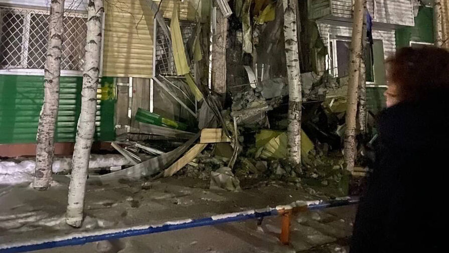 Режим ЧС введен в Нижневартовске после взрыва в жилом доме