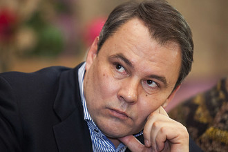 Телеведущий Петр Толстой