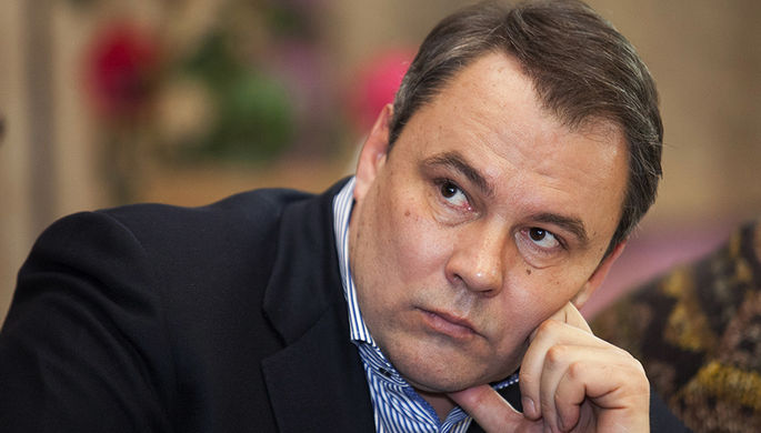 Телеведущий Петр Толстой