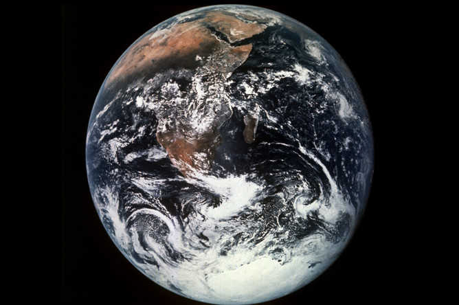 Вид на Землю из корабля миссии «Аполлон-17», декабрь 1972 года