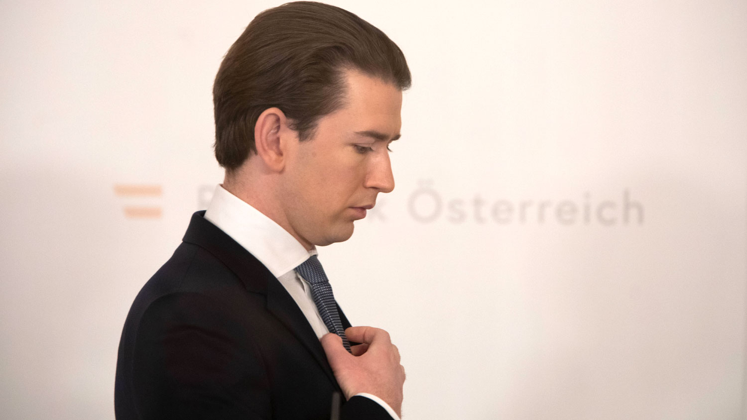 Политик австрии. Канцлер Австрии Себастьян Курц 2021. Австрия премьер-министр после курца. Себастьян Курц уехал из Австрии. Канцлер Австрии уходит в отставку.