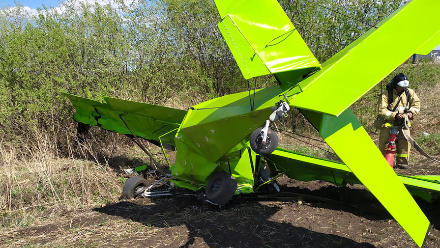 Двое погибли при падении легкомоторного самолета в Татарстане