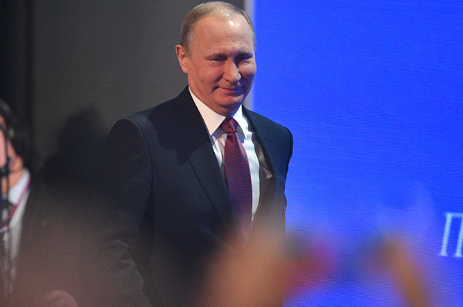 Президент РФ Владимир Путин на двенадцатой большой ежегодной пресс-конференции в Центре международной торговли на Красной Пресне