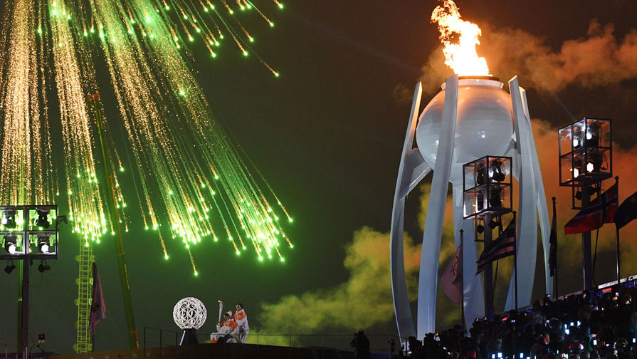 Зажжение олимпийского огня в&nbsp;чаше на&nbsp;церемонии открытия XII зимних Паралимпийских игр в&nbsp;Пхенчхане