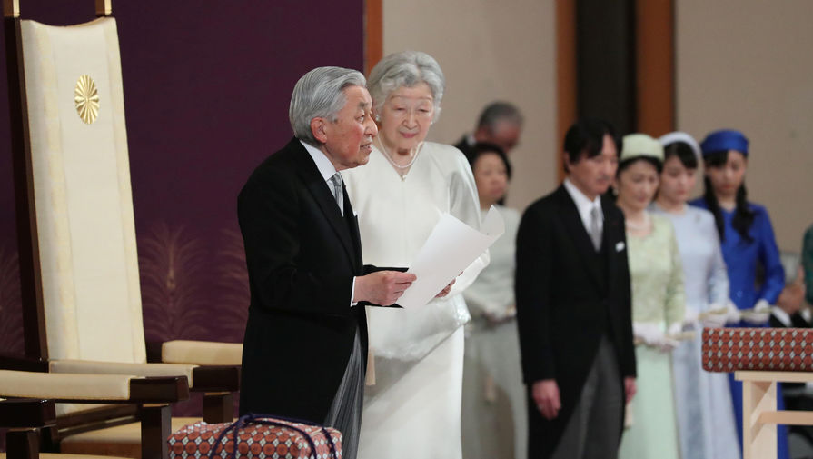 Император Японии Акихито и его супруга во время церемонии отречения от престола, 30 апреля 2019 года
