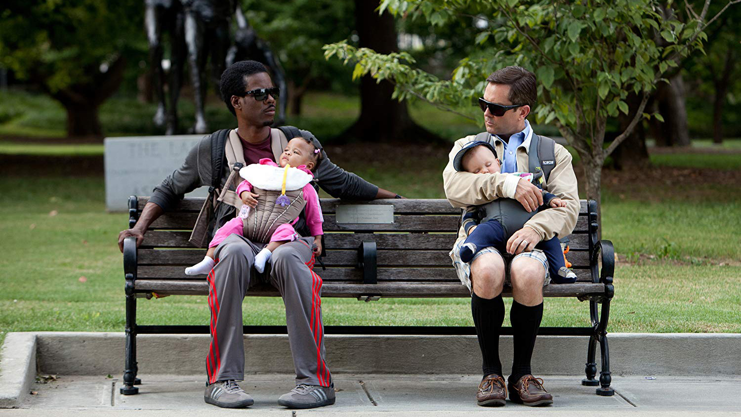 Актеры Крис Рок и Томас Леннон в фильме «Чего ждать, когда ждешь ребенка» (2012)