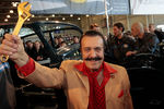 Вилли Токарев на открытии выставки старинных автомобилей и антиквариата «Олдтаймер-галерея» в Москве, 2010 год