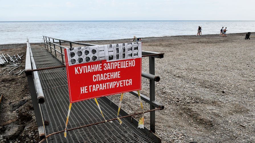 На пляже в Крыму нашли, предположительно, корабельную якорную мину