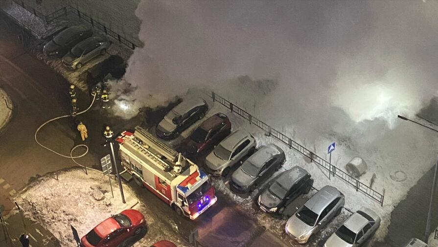 В Мытищах неизвестные сожгли два автомобиля на парковке