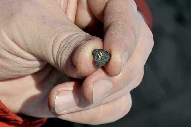 Осколок метеорита, найденный в районе озера Чебаркуль