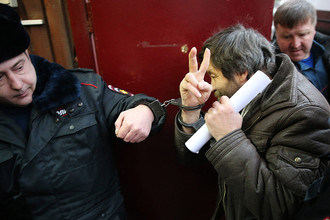 Сергею Мохнаткину предъявлено обвинение в нападении на сотрудника полиции 31 декабря 2013 года
