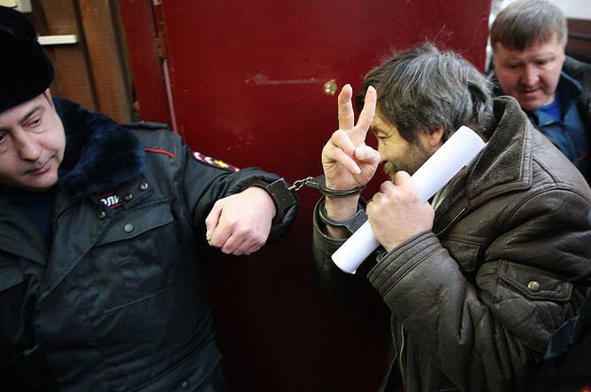 Сергею Мохнаткину предъявлено обвинение в нападении на сотрудника полиции 31 декабря 2013 года