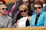 Телеведущая Эллен Дедженерес с женой, актрисой Поршей де Росси и легендарная теннисистка Билли Джин Кинг