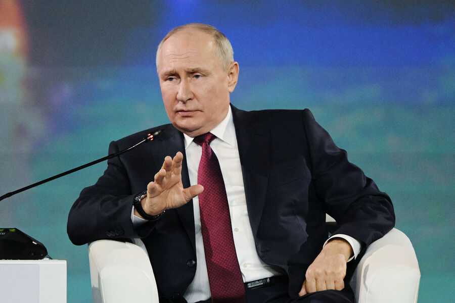 Президент РФ Владимир Путин на пленарном заседании Петербургского международного экономического форума, 16 июня 2023 года