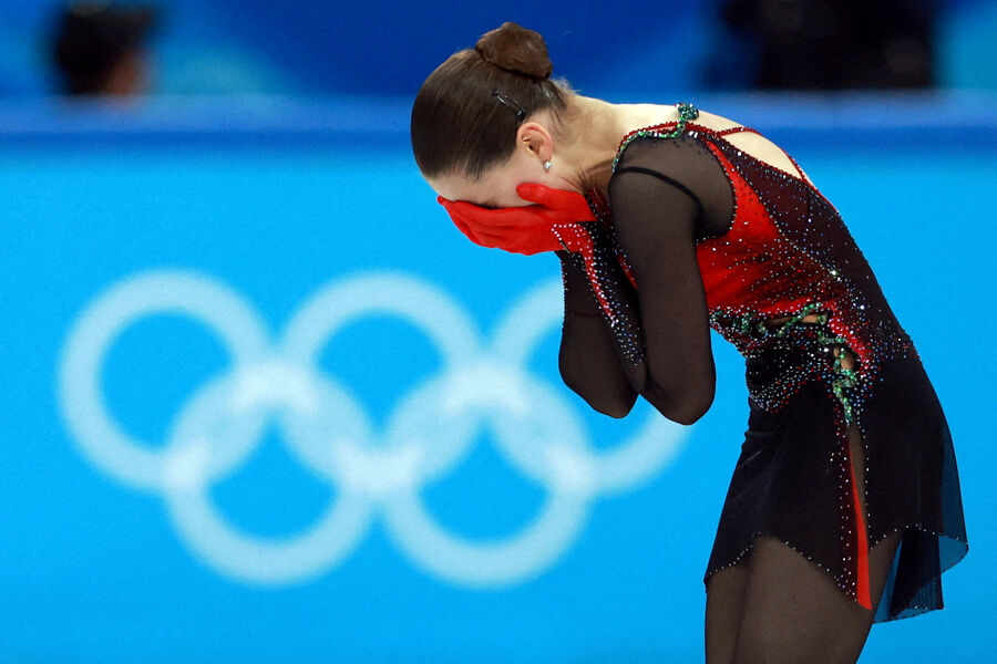 Российская фигуристка Камила Валиева после провала в произвольной программе на Олимпийских играх в Пекине, 17 февраля 2022 года