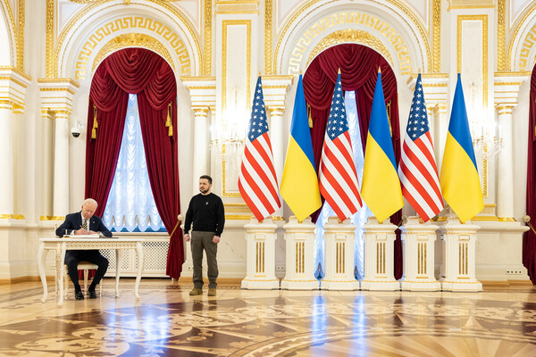 Президент США Джо Байден и президент Украины Владимир Зеленский во время встречи в&nbsp;Киеве, 20&nbsp;февраля 2023&nbsp;года

