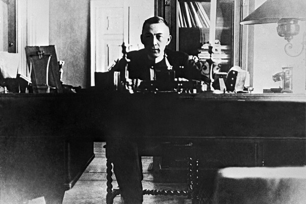 Сергей Рахманинов в&nbsp;своем рабочем кабинете, 1905&nbsp;год