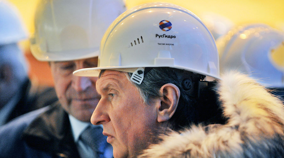 Игорь Сечин во время посещения Саяно-Шушенской ГЭС. Август 2010&nbsp;г.