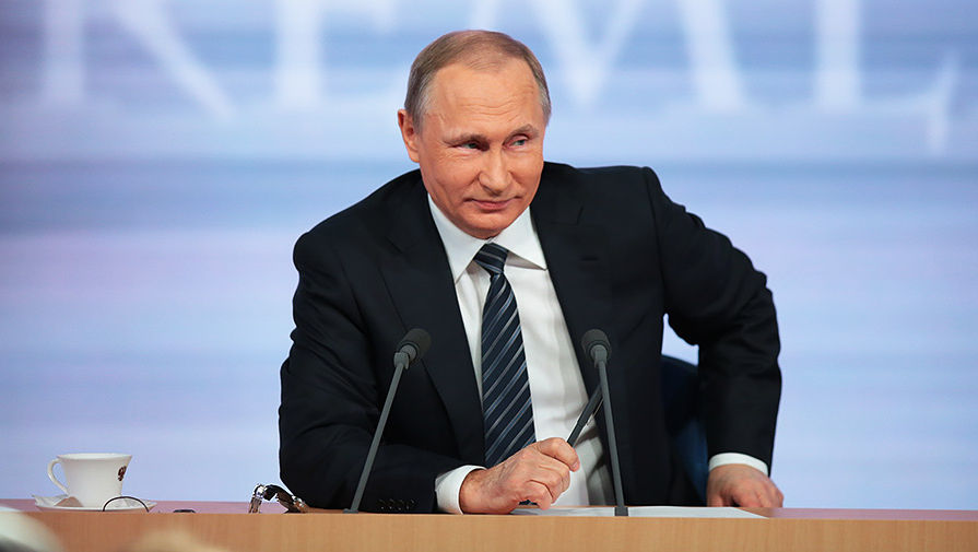 Владимир Путин во время итоговой пресс-конференции