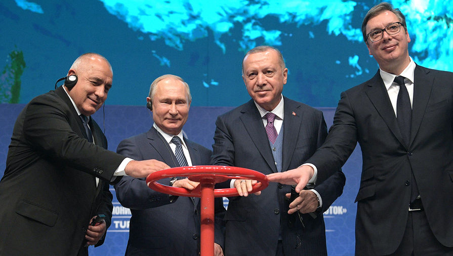 Президент Сербии Александр Вучич, президент Турции Реджеп Тайип Эрдоган, президент России Владимир Путин и премьер-министр Болгарии Бойко Борисов (справа налево) во время церемонии официального открытия газопровода «Турецкий поток» в Стамбуле, 8 января 2020 года