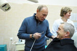 Владимир Путин и губернатор Белгородской области Евгений Савченко в стоматологическом кабинете во время посещения Голочвинской участковой больницы в Белгороде, 2011 год