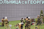 На месте пожара в больнице Святого Георгия в Санкт-Петербурге, 12 мая 2020 года