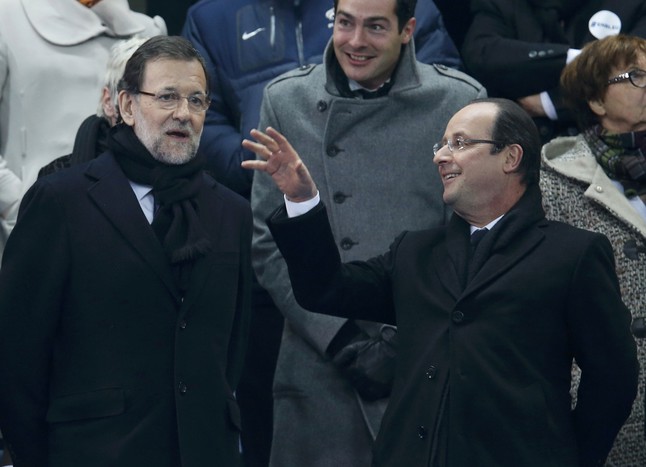 Премьер Испании Мариано Рахой (слева) и президент Франции Франсуа Олланд на&nbsp;матче своих национальных команд