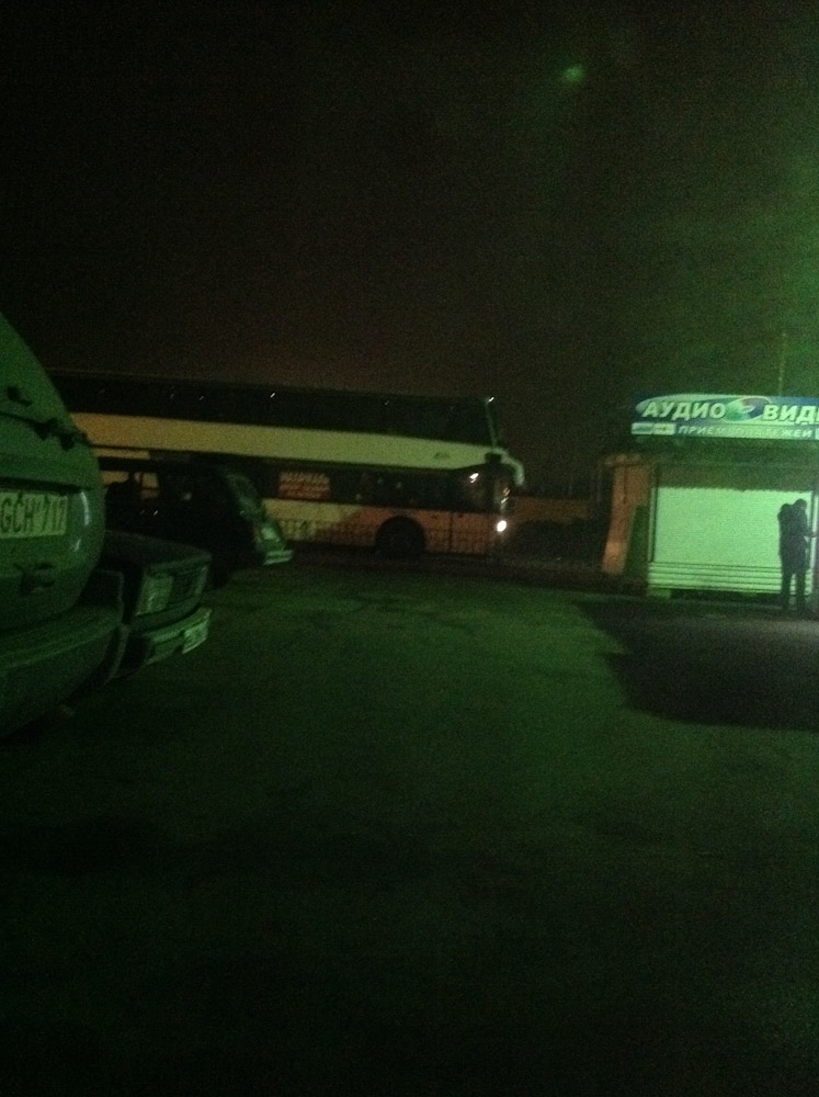 Автобус до Махачкалы у строительного рынка в Мамырях