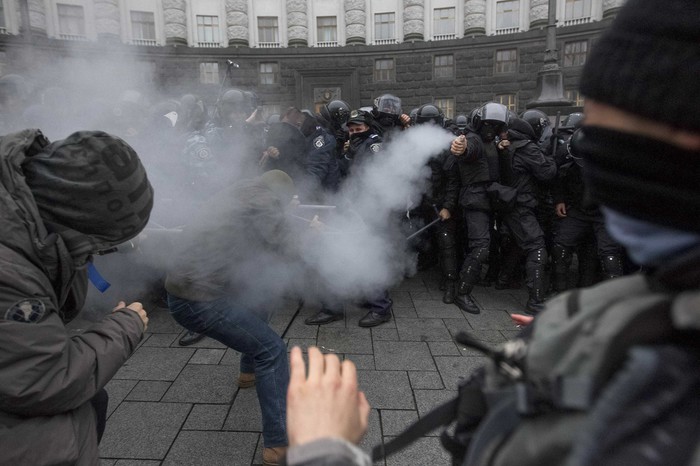 Против участников митинга за&nbsp;евроинтеграцию в&nbsp;Киеве применили слезоточивый газ