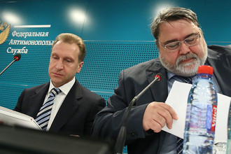 Первый вице-премьер РФ Игорь Шувалов и глава Федеральной антимонопольной службы Игорь Артемьев