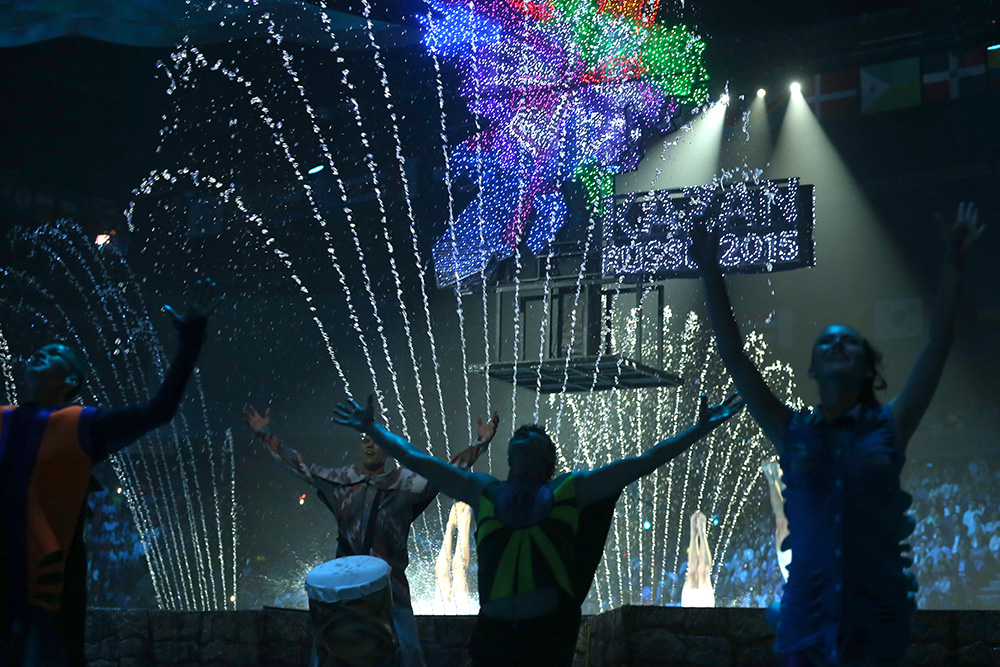 Во время церемонии открытия 16-го чемпионата мира ФИНА по водным видам спорта в Ледовом дворце «Татнефть Арена»