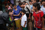 Анджелина Джоли во время официального визита в Мьянму