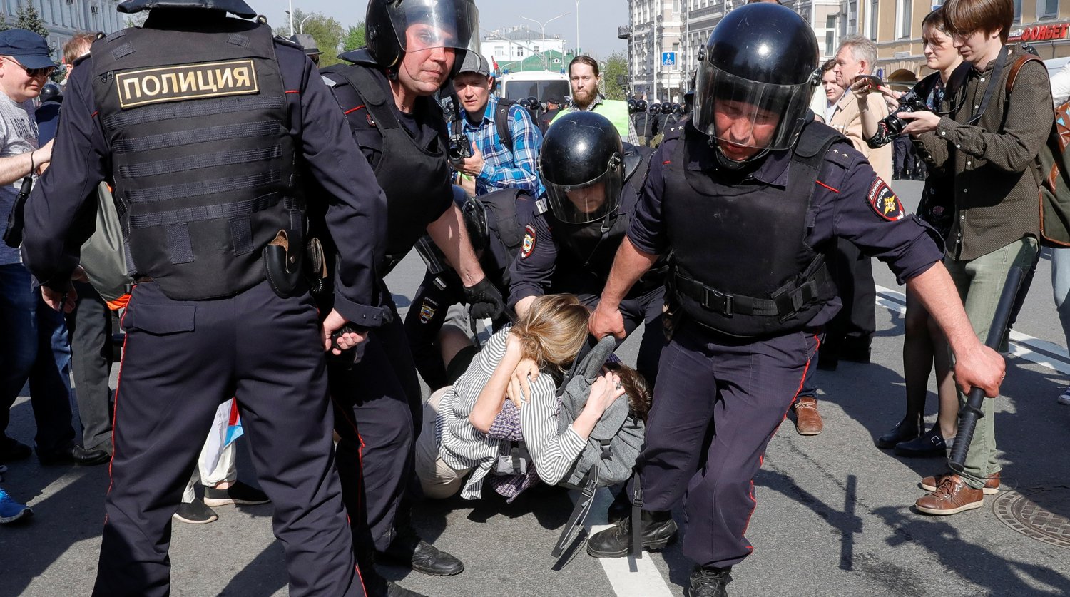Задержания протестующих во время несогласованной акции сторонников оппозиционного политика Алексея Навального в центре Москвы, 5 мая 2018 года