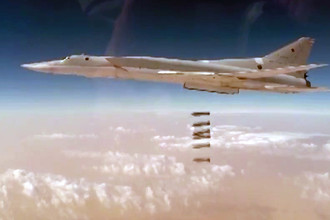 3 ноября 2017. Самолет Ту-22М3 во время взлета перед операцией по нанесению ракетно-авиационного удара по объектам террористической группировки «Исламское государство» (запрещенная в РФ организация). Удар был нанесен в районе населенного пункта Абу Кемаль (провинция Дейр-эз-Зор), скриншот видео