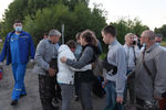 Встреча пассажиров, эвакуированных с места аварийной посадки самолета Ан-28 в Томской области, 16 июля 2021 года
