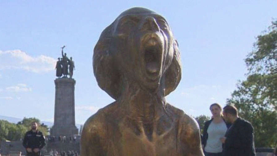 В Болгарии возмутились памятнику Крик украинской матери