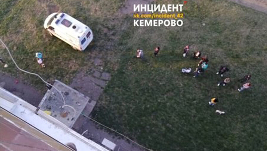 За двухлетним ребенком, выпавшим из окна в Кемерово, присматривал знакомый матери 