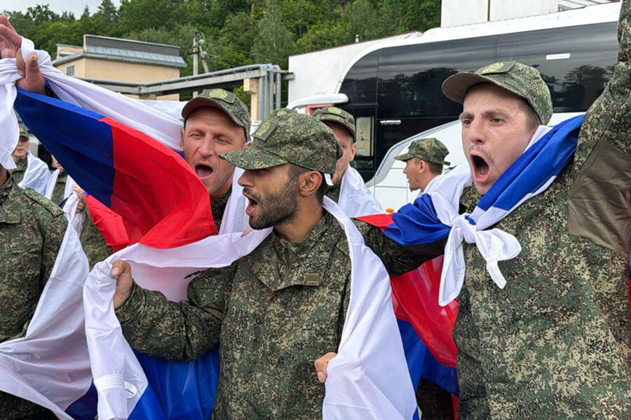 Россия вернула группу военнослужащих из плена. Военная операция, день 1227-й