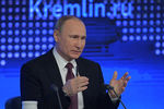 Президент РФ Владимир Путин на двенадцатой большой ежегодной пресс-конференции в Центре международной торговли на Красной Пресне