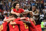 Игроки сборной Бельгии празднуют гол в ворота команды Японии