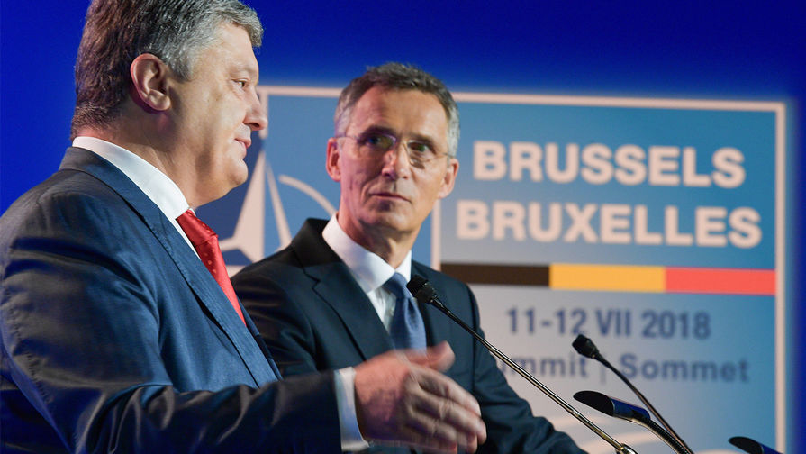 Президент Украины Петр Порошенко и генеральный секретарь НАТО Йенс Столтенберг (слева направо) во второй день саммита стран НАТО