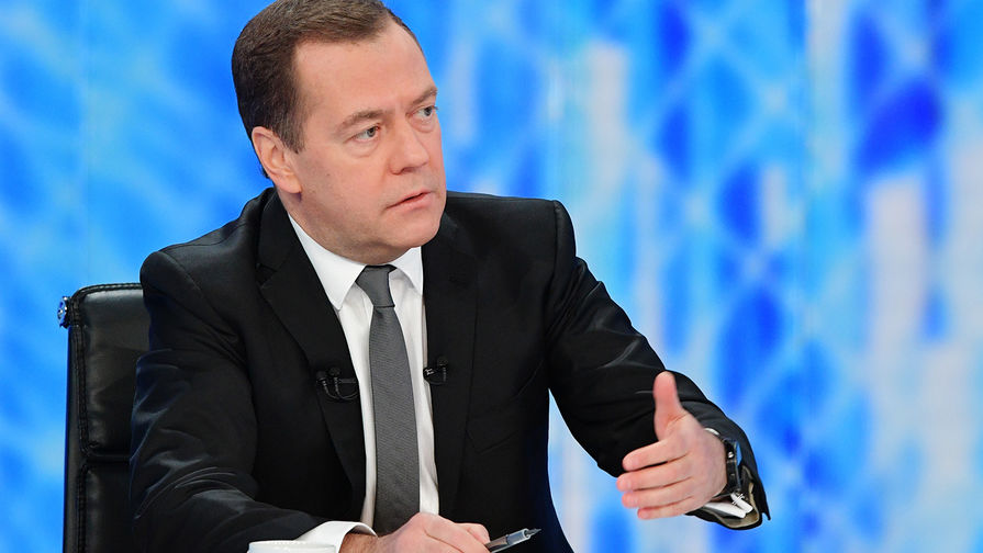 Премьер-министр России Дмитрий Медведев во время интервью журналистам пяти российских телеканалов по итогам работы правительства в текущем году, 6 декабря 2018 года