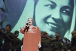 Александра Стрельченко на концерте в Москве, 2003 год