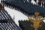 Военнослужащие парадных расчетов во время парада, посвященного 75-й годовщине Победы в Великой Отечественной войне, на Красной площади, 24 июня 2020 года