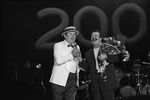 Куплетист Борис Сичкин (Буба Косторский) и певец Вилли Токарев на первом Международном фестивале «Звездная пурга» в спорткомплексе «Олимпийский», 2000 год