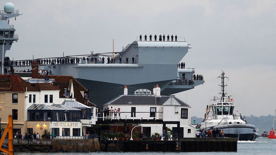 Авианосец «Королева Елизавета» прибывает в&nbsp;порт Портсмут, 16&nbsp;августа 2017&nbsp;года
