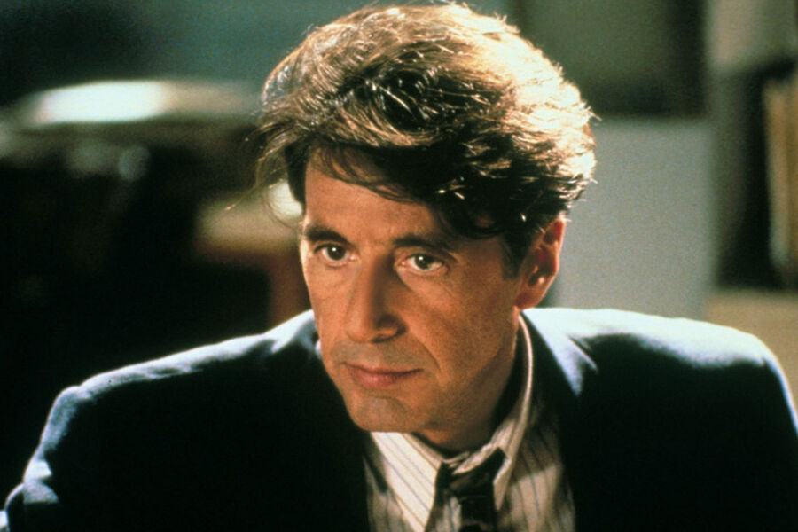 <b>&laquo;Американцы&raquo; (1992)</b>
<br><br>
Драма &laquo;Американцы&raquo;, также известная как &laquo;Гленгарри Глен Росс&raquo;, поражает своим актерским составом: помимо Аль Пачино в&nbsp;ленте снялись Алек Болдуин, Эд Харрис, Кевин Спейси, Джонатан Прайс, Алан Аркин, а также легенда &laquo;доисторического&raquo; Голливуда, звезда &laquo;В джазе только девушки&raquo; Джек Леммон. Лента рассказывает об агентах по&nbsp;недвижимости, жизнь которых меняется с&nbsp;приездом жесткого бизнеса-коуча, &mdash; и делает это так хорошо, что до&nbsp;сих пор цитируется при&nbsp;обучении продавцов в&nbsp;США.
