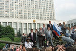 Борис Ельцин с танка обращается к народу